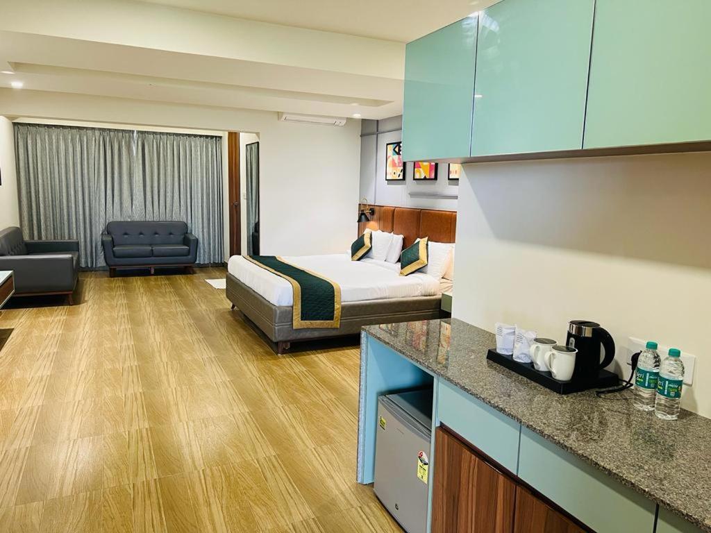 The Lemon Grass Hotel Gandhinagar Ngoại thất bức ảnh