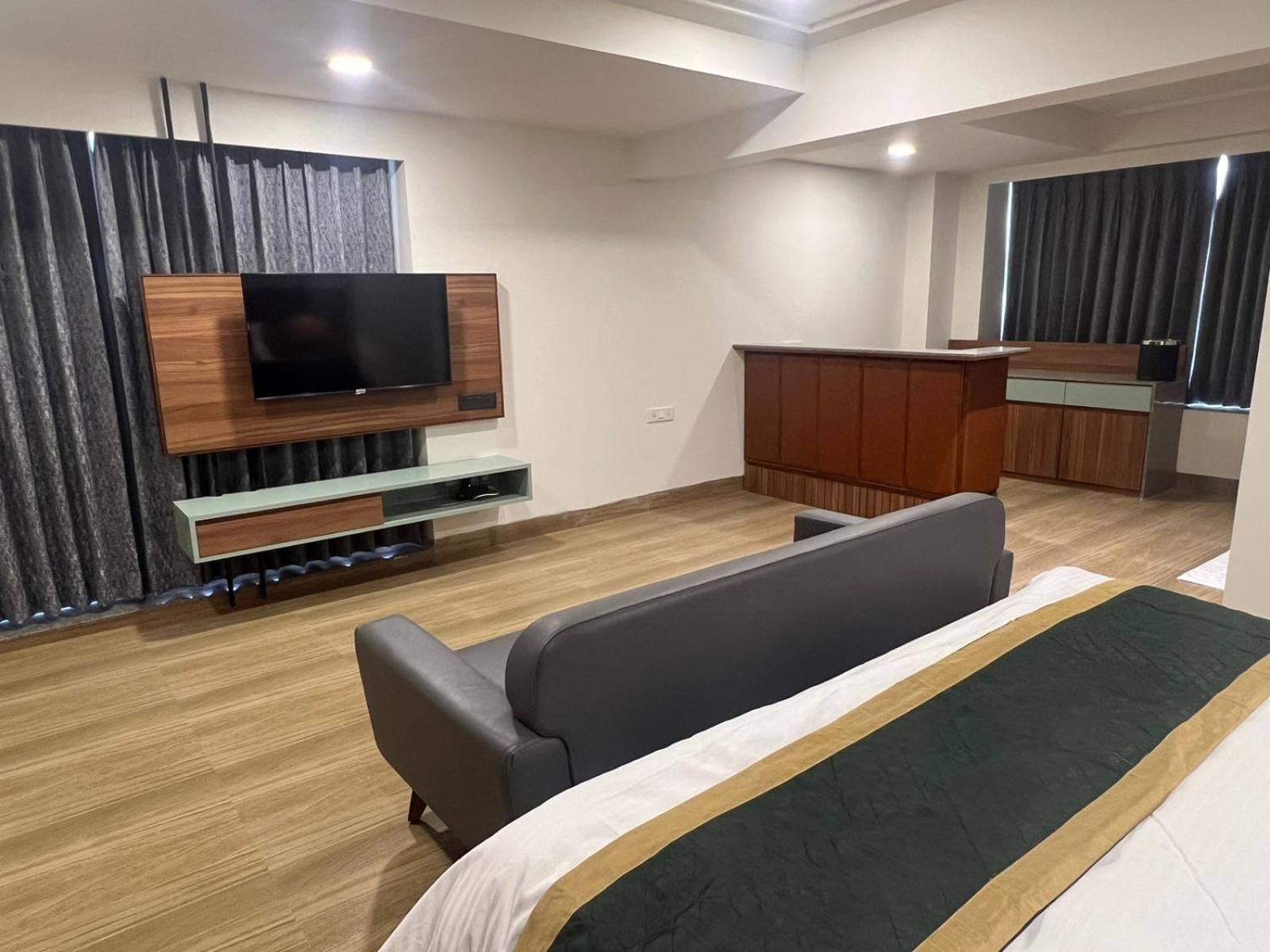 The Lemon Grass Hotel Gandhinagar Ngoại thất bức ảnh
